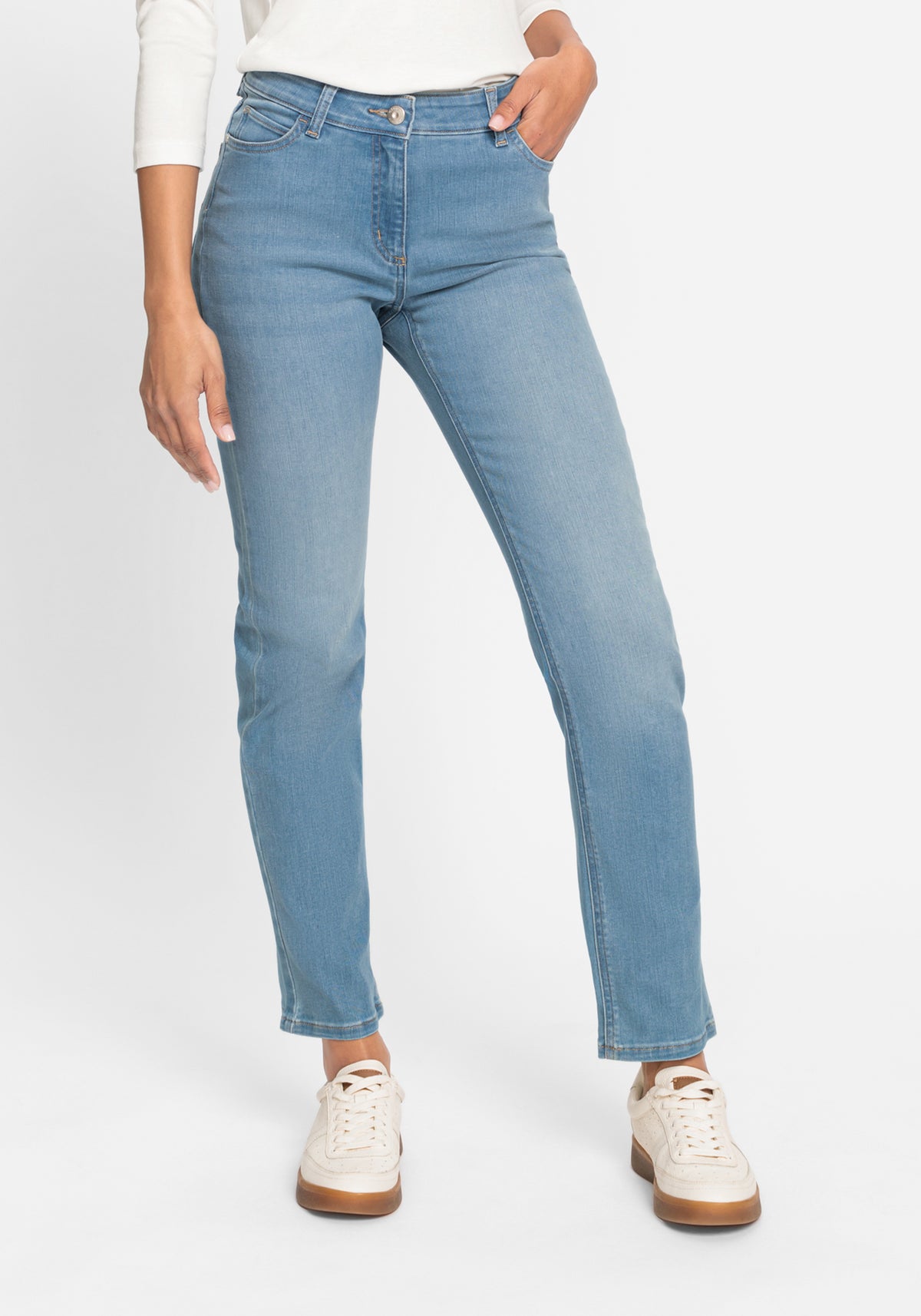 Lisa Fit Straight Light Wash Jeans